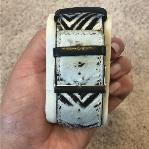 Authentic Guess watch - Picture 2 of 5